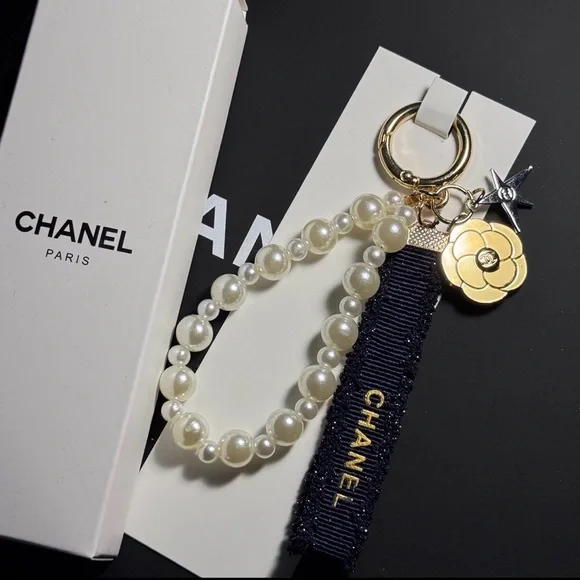 Chanel Pearl and Gold Flower Keychain - Picture 2 of 3